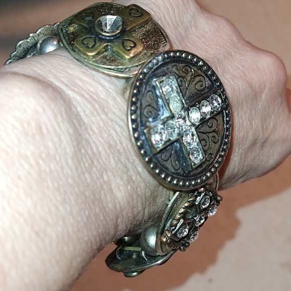 Chunky brass cross vintage bracelet - Picture 7 of 7